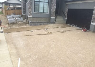 Levelling the surface for pavers